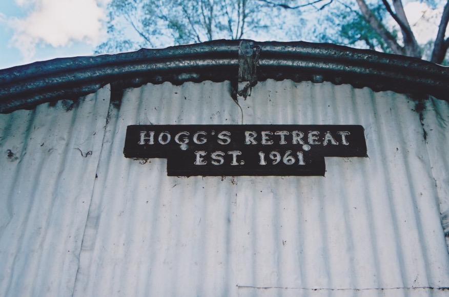 Hoggs Retreat sign photo: copyright Olaf Moon 2003